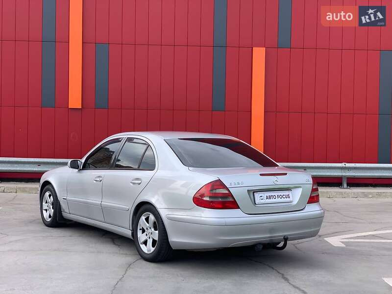 Седан Mercedes-Benz E-Class 2002 в Киеве