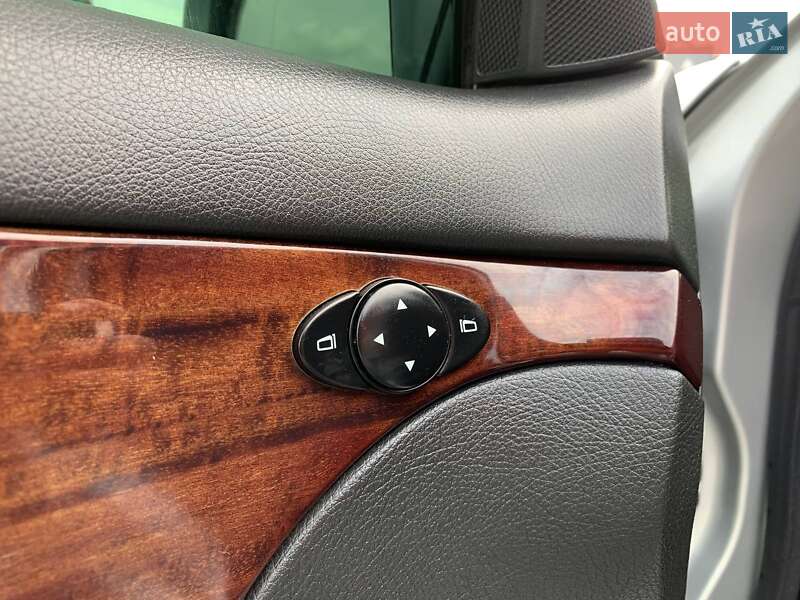 Седан Mercedes-Benz E-Class 2002 в Киеве