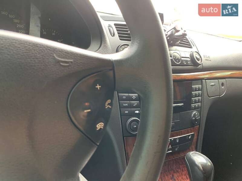 Седан Mercedes-Benz E-Class 2002 в Киеве