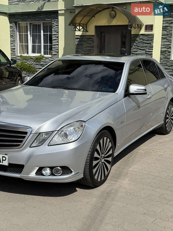 Седан Mercedes-Benz E-Class 2011 в 