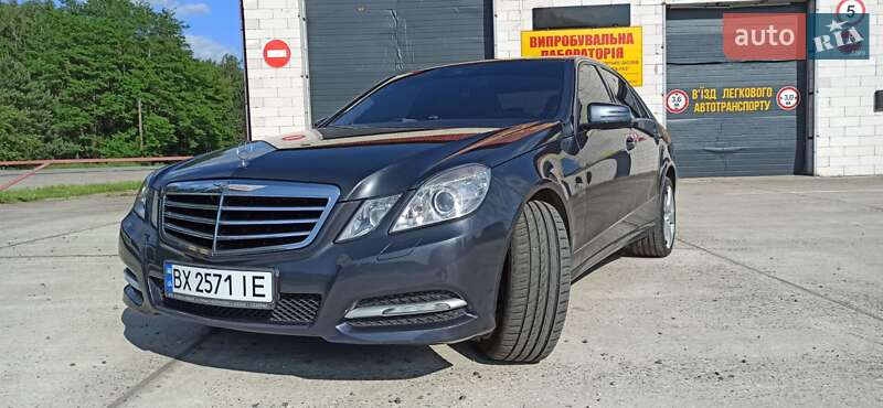 Седан Mercedes-Benz E-Class 2011 в Славуте