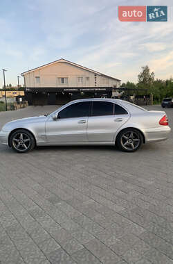 Седан Mercedes-Benz E-Class 2002 в 