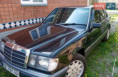 Седан Mercedes-Benz E-Class 1990 в Костополе