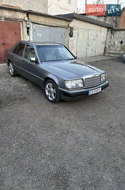 Седан Mercedes-Benz E-Class 1987 в Киеве