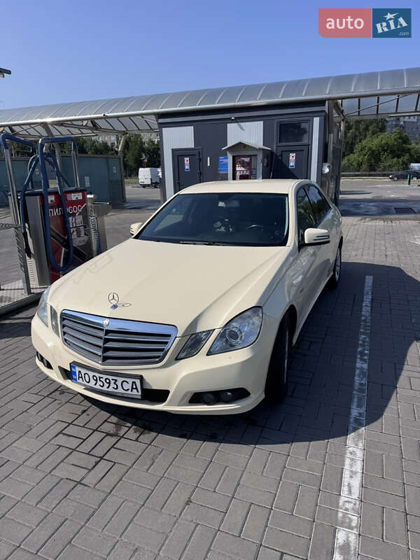 Седан Mercedes-Benz E-Class 2011 в 