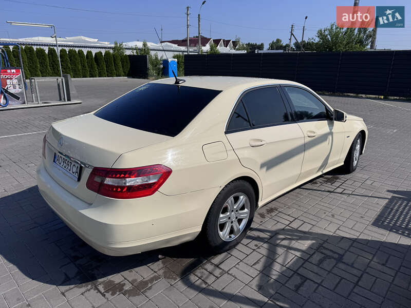 Седан Mercedes-Benz E-Class 2011 в Ужгороді
