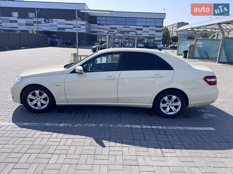 Седан Mercedes-Benz E-Class 2011 в Ужгороді