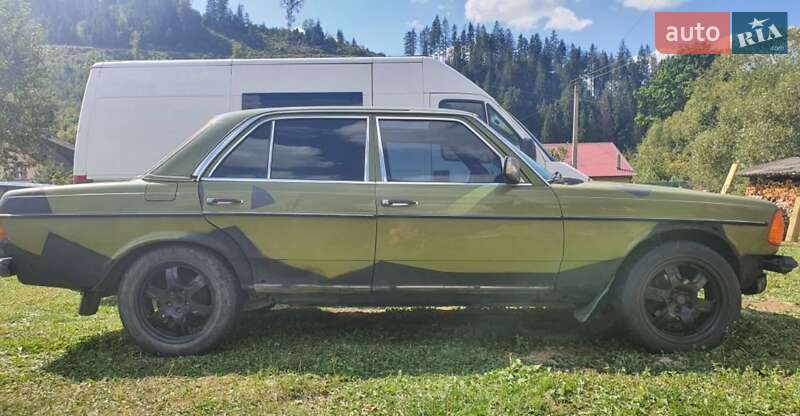 Седан Mercedes-Benz E-Class 1982 в Славском