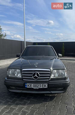 Седан Mercedes-Benz E-Class 1993 в Днепре