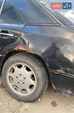 Седан Mercedes-Benz E-Class 1995 в 