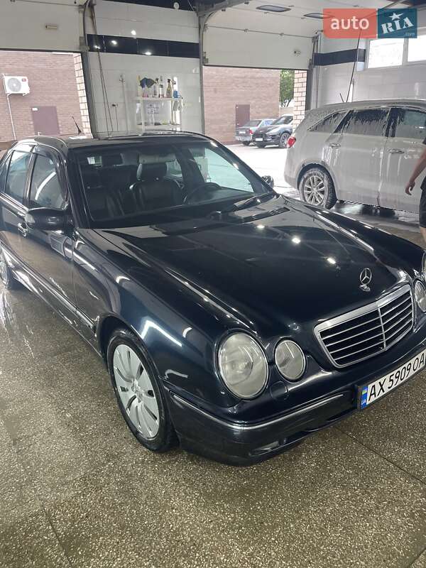 Mercedes-Benz E-Class 2000