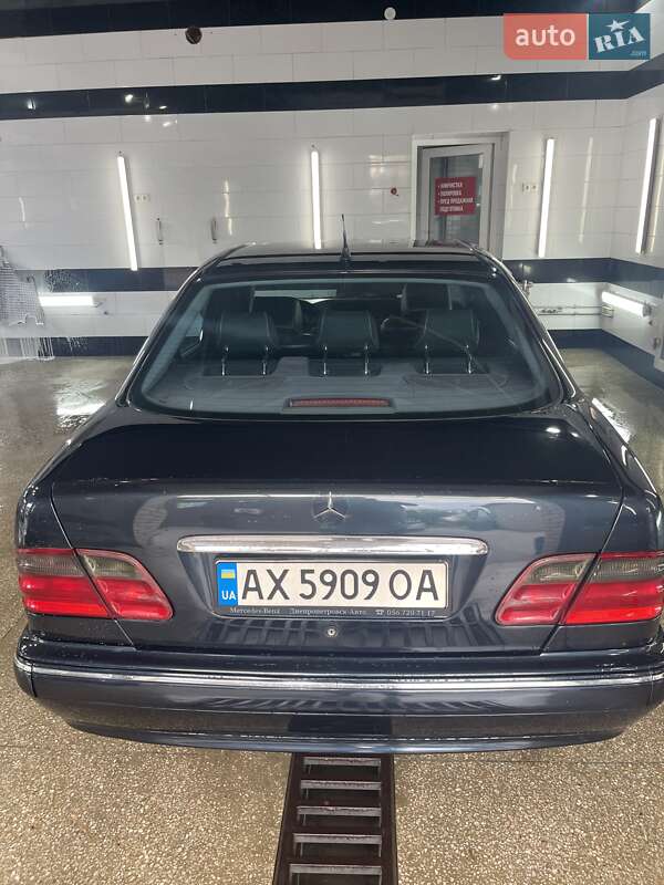 Седан Mercedes-Benz E-Class 2000 в Харькове