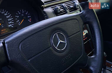 Седан Mercedes-Benz E-Class 1995 в 