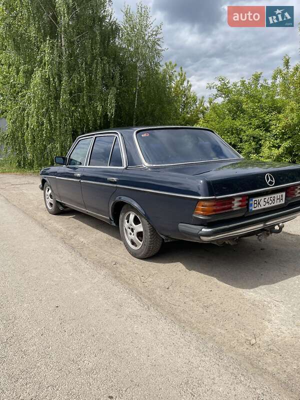 Седан Mercedes-Benz E-Class 1983 в Ровно
