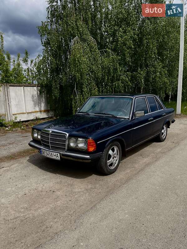 Седан Mercedes-Benz E-Class 1983 в Ровно