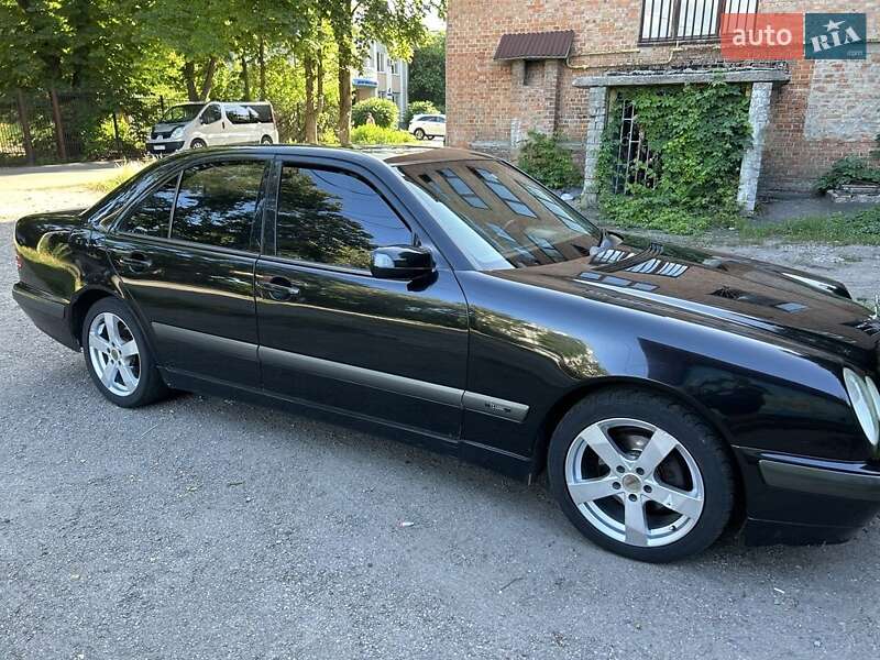 Mercedes-Benz E-Class 2001