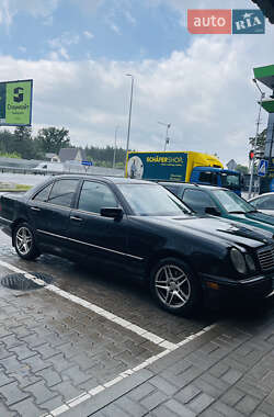 Седан Mercedes-Benz E-Class 1998 в Києві