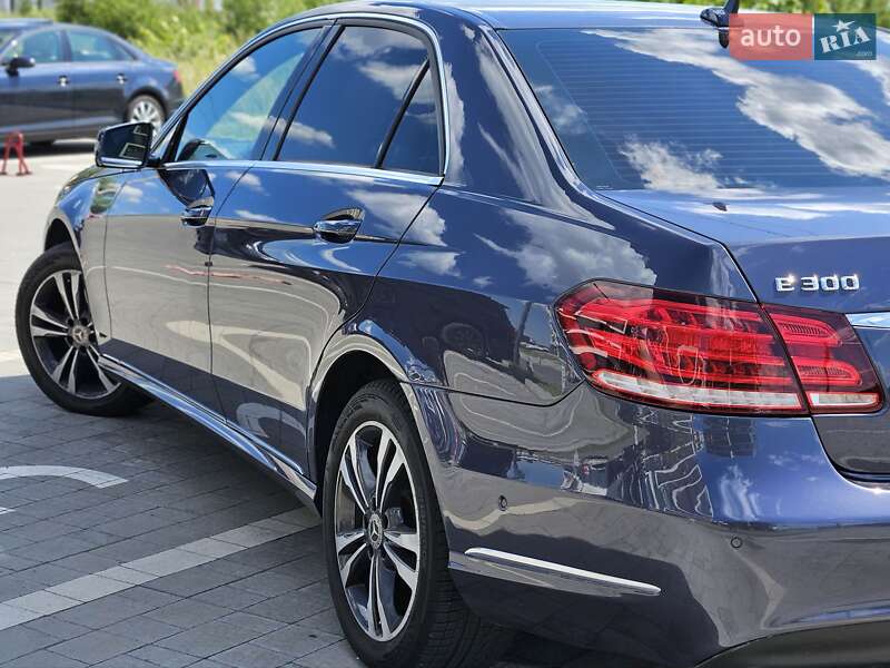 Седан Mercedes-Benz E-Class 2015 в Львові