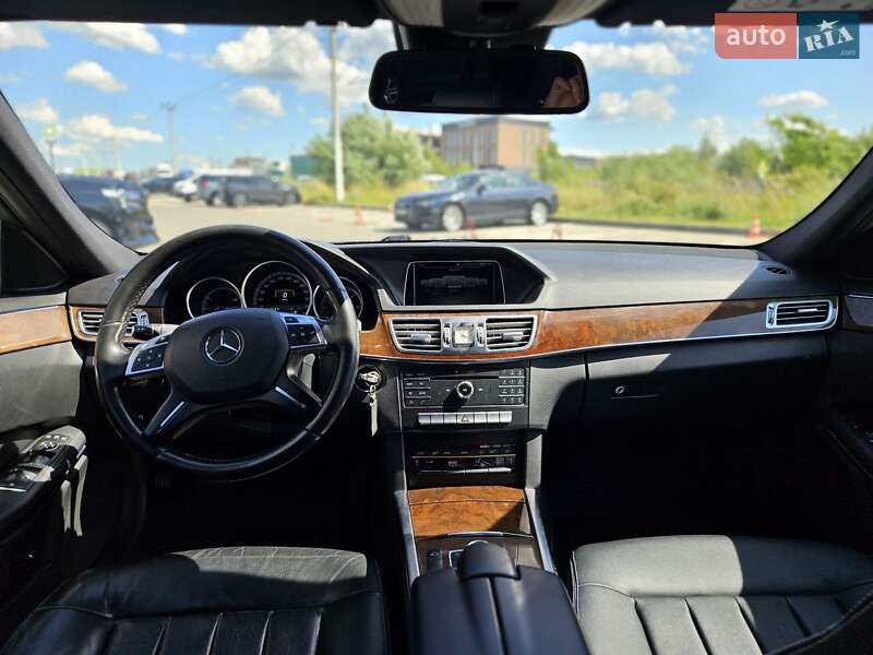 Седан Mercedes-Benz E-Class 2015 в Львові