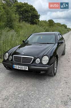 Седан Mercedes-Benz E-Class 2001 в Межгорье