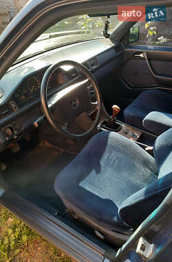 Седан Mercedes-Benz E-Class 1987 в 