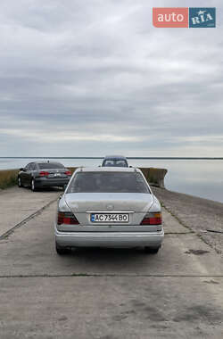 Седан Mercedes-Benz E-Class 1993 в 
