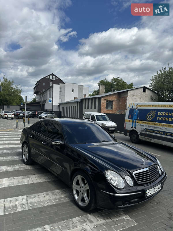 Седан Mercedes-Benz E-Class 2004 в Львове