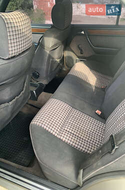 Седан Mercedes-Benz E-Class 1993 в 