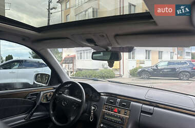 Седан Mercedes-Benz E-Class 2000 в Львові