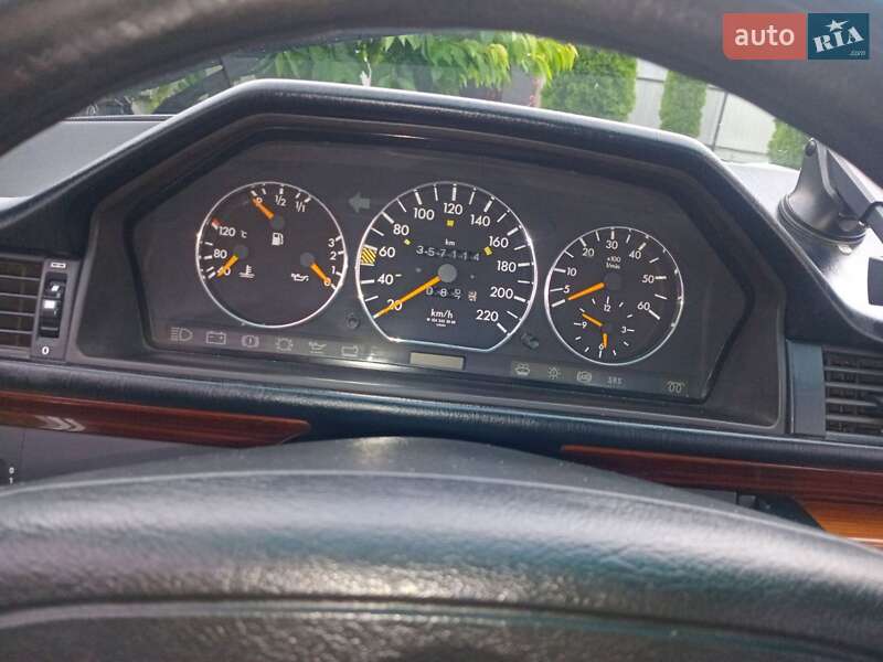 Седан Mercedes-Benz E-Class 1993 в Золочеві