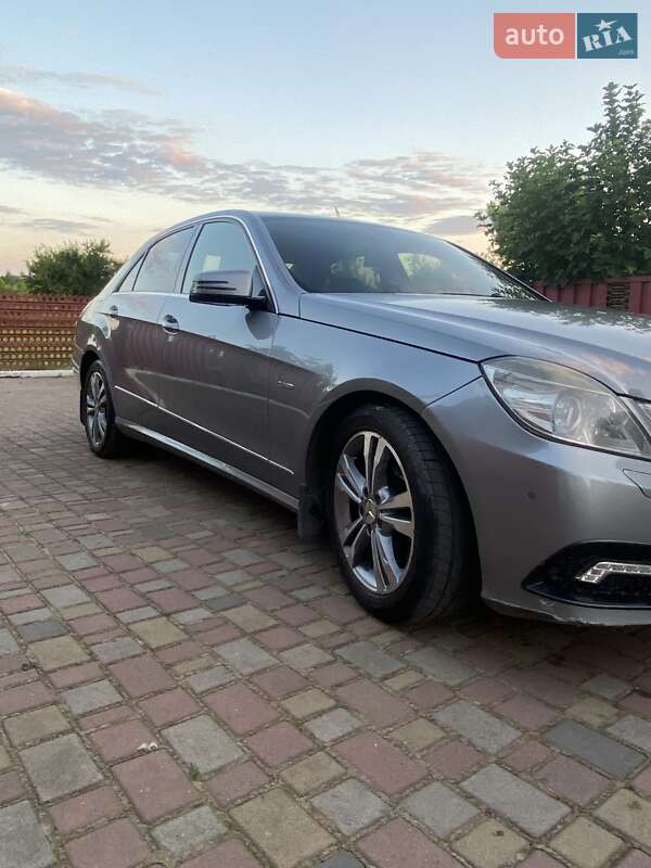 Седан Mercedes-Benz E-Class 2009 в Самборі