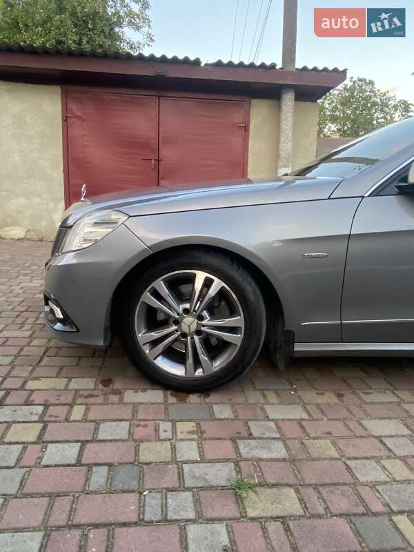 Седан Mercedes-Benz E-Class 2009 в Самборі