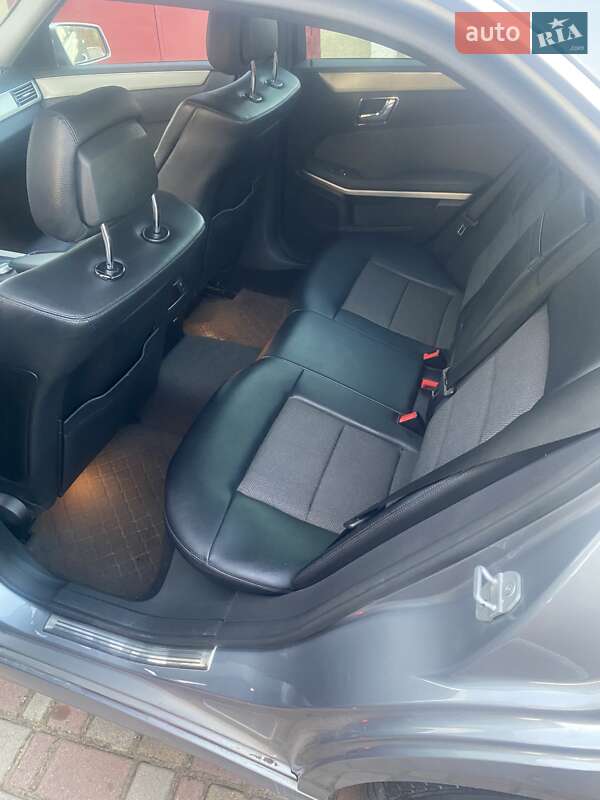 Седан Mercedes-Benz E-Class 2009 в Самборі