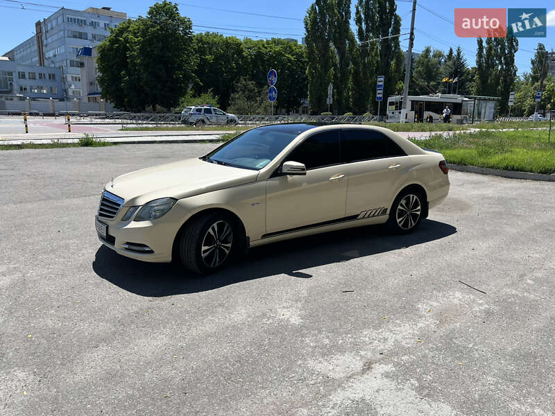Седан Mercedes-Benz E-Class 2012 в Кропивницькому
