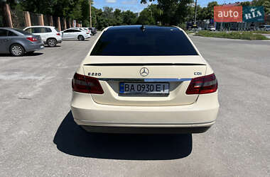 Седан Mercedes-Benz E-Class 2012 в 