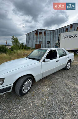 Седан Mercedes-Benz E-Class 1993 в 