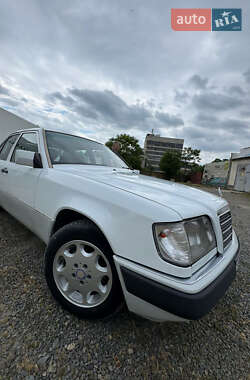 Седан Mercedes-Benz E-Class 1993 в 