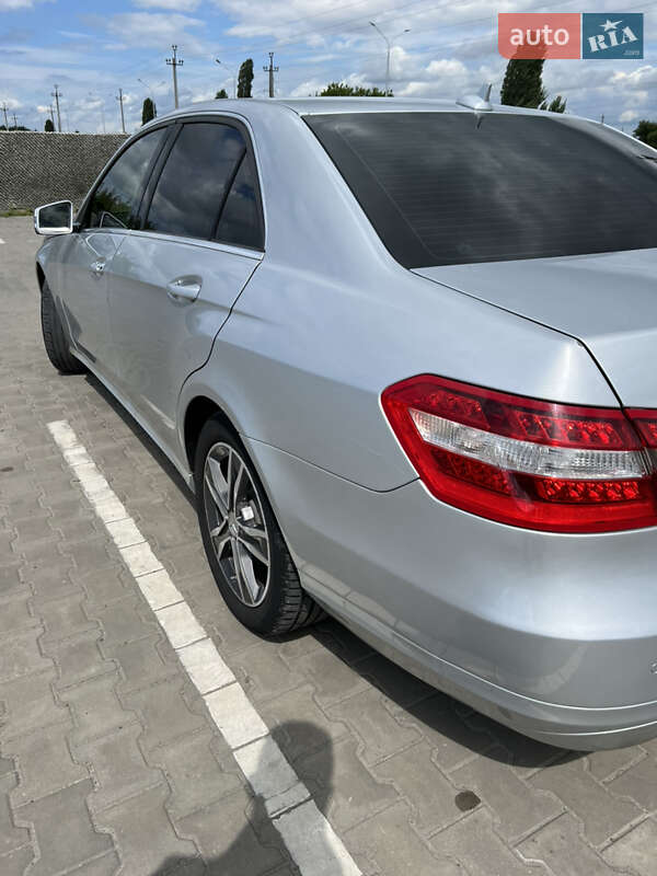 Седан Mercedes-Benz E-Class 2013 в Вараші