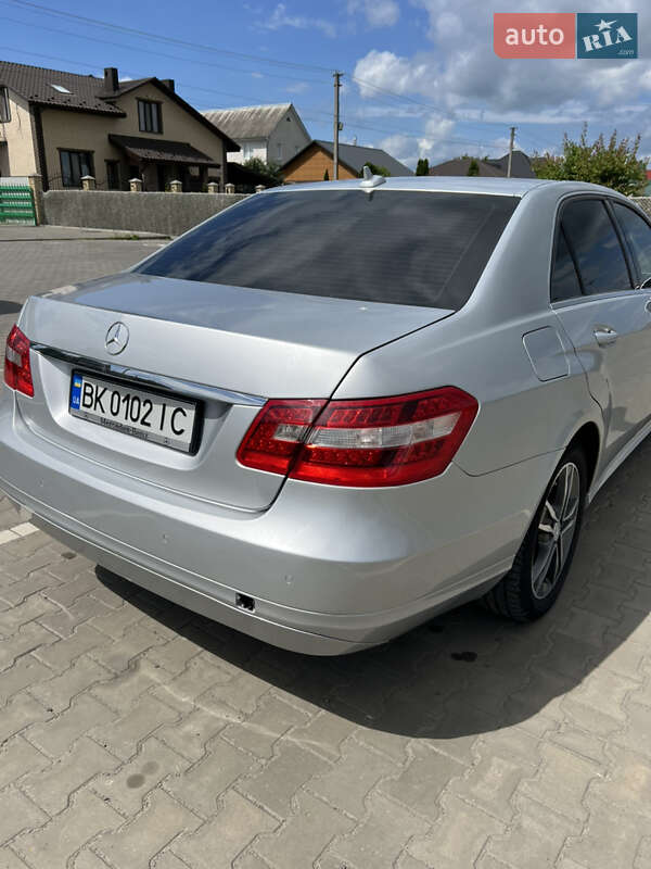 Седан Mercedes-Benz E-Class 2013 в Вараші