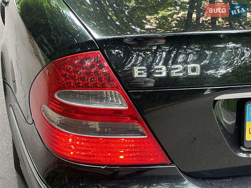 Седан Mercedes-Benz E-Class 2005 в Киеве