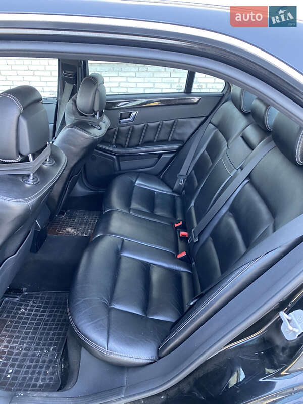 Седан Mercedes-Benz E-Class 2009 в Новояворовске
