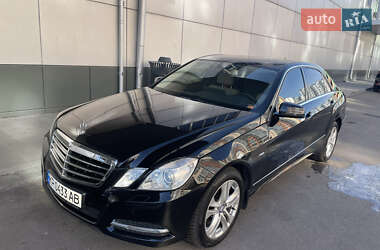 Седан Mercedes-Benz E-Class 2011 в Дніпрі