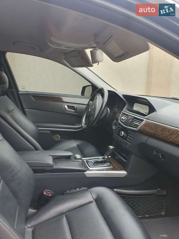 Седан Mercedes-Benz E-Class 2012 в Львове