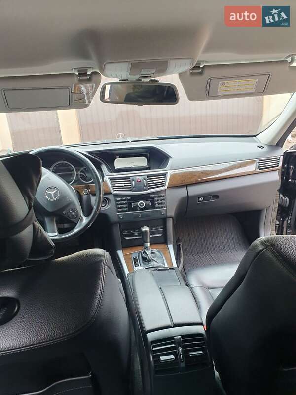 Седан Mercedes-Benz E-Class 2012 в Львове