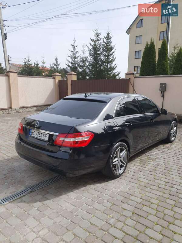 Седан Mercedes-Benz E-Class 2012 в Львове