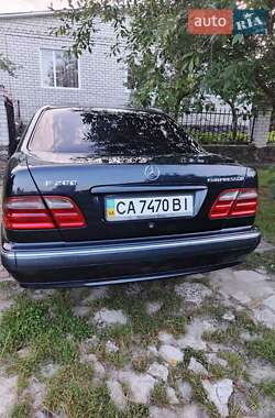 Седан Mercedes-Benz E-Class 2001 в 