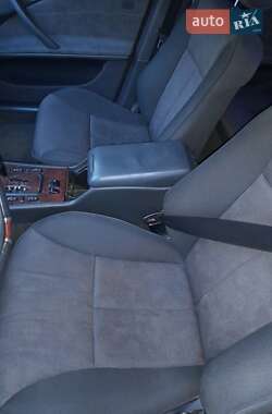 Седан Mercedes-Benz E-Class 2001 в 