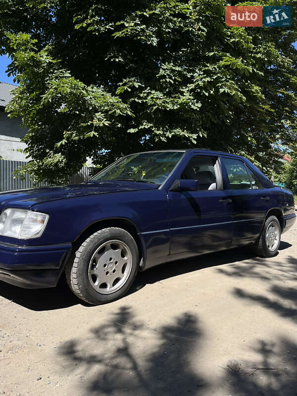 Седан Mercedes-Benz E-Class 1995 в Ужгороді