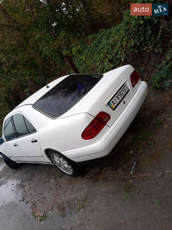 Седан Mercedes-Benz E-Class 1998 в Вышгороде