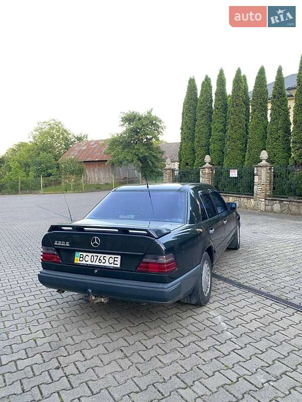 Седан Mercedes-Benz E-Class 1990 в Мостиске